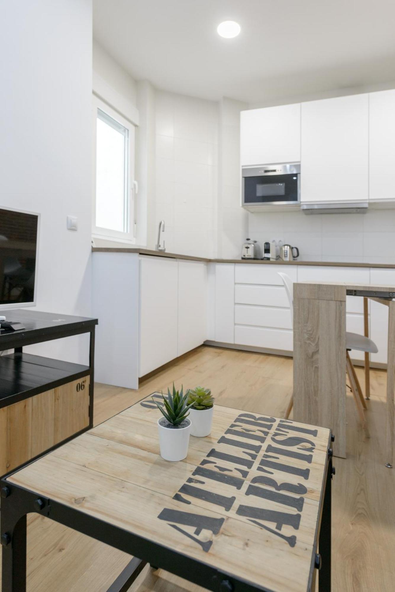 דירות מדריד Avila Calle, Precioso Estudio En Santiago Bernabeu-Estrecho En Segundo Piso Sin Ascensor מראה חיצוני תמונה