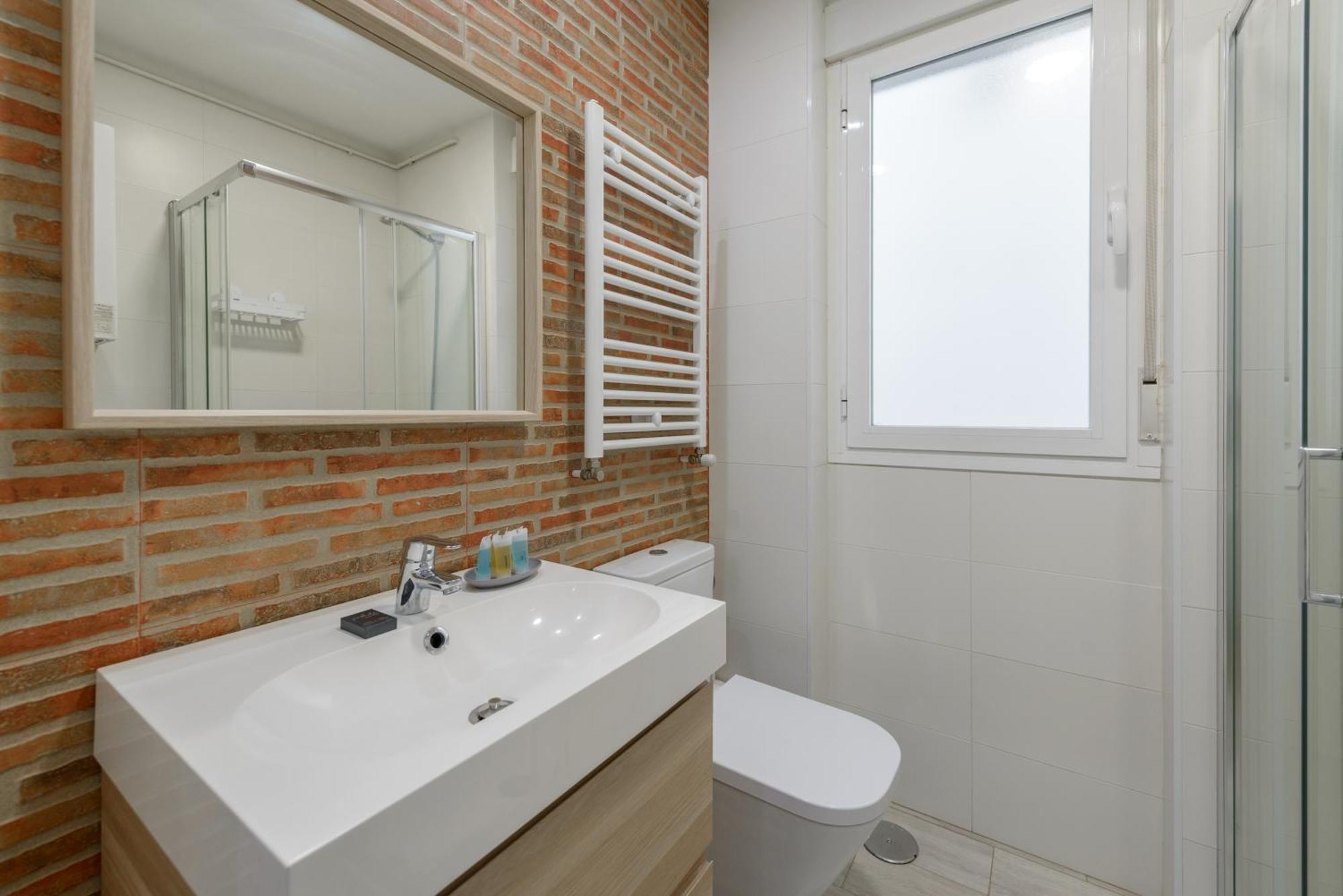 דירות מדריד Avila Calle, Precioso Estudio En Santiago Bernabeu-Estrecho En Segundo Piso Sin Ascensor מראה חיצוני תמונה
