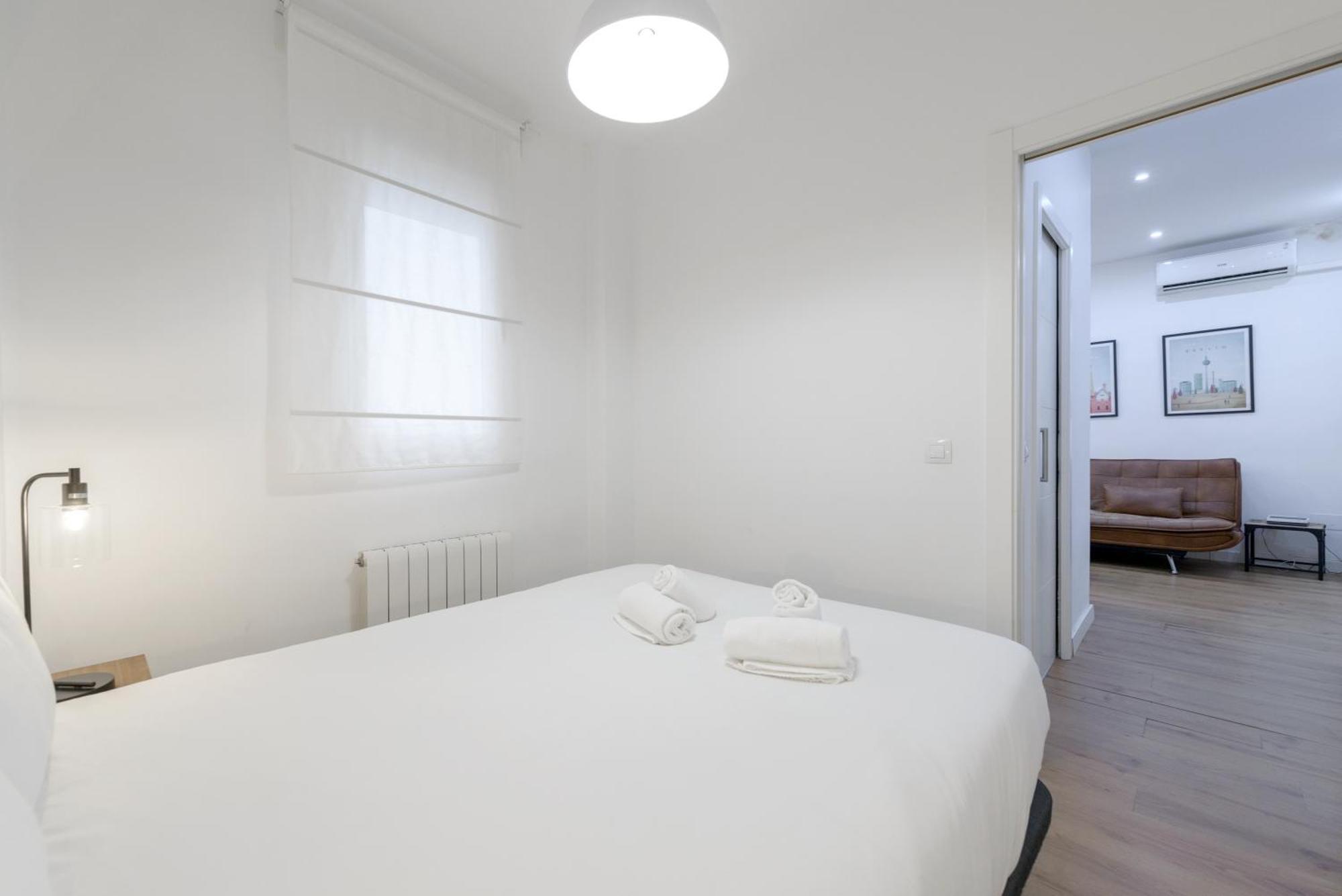דירות מדריד Avila Calle, Precioso Estudio En Santiago Bernabeu-Estrecho En Segundo Piso Sin Ascensor מראה חיצוני תמונה