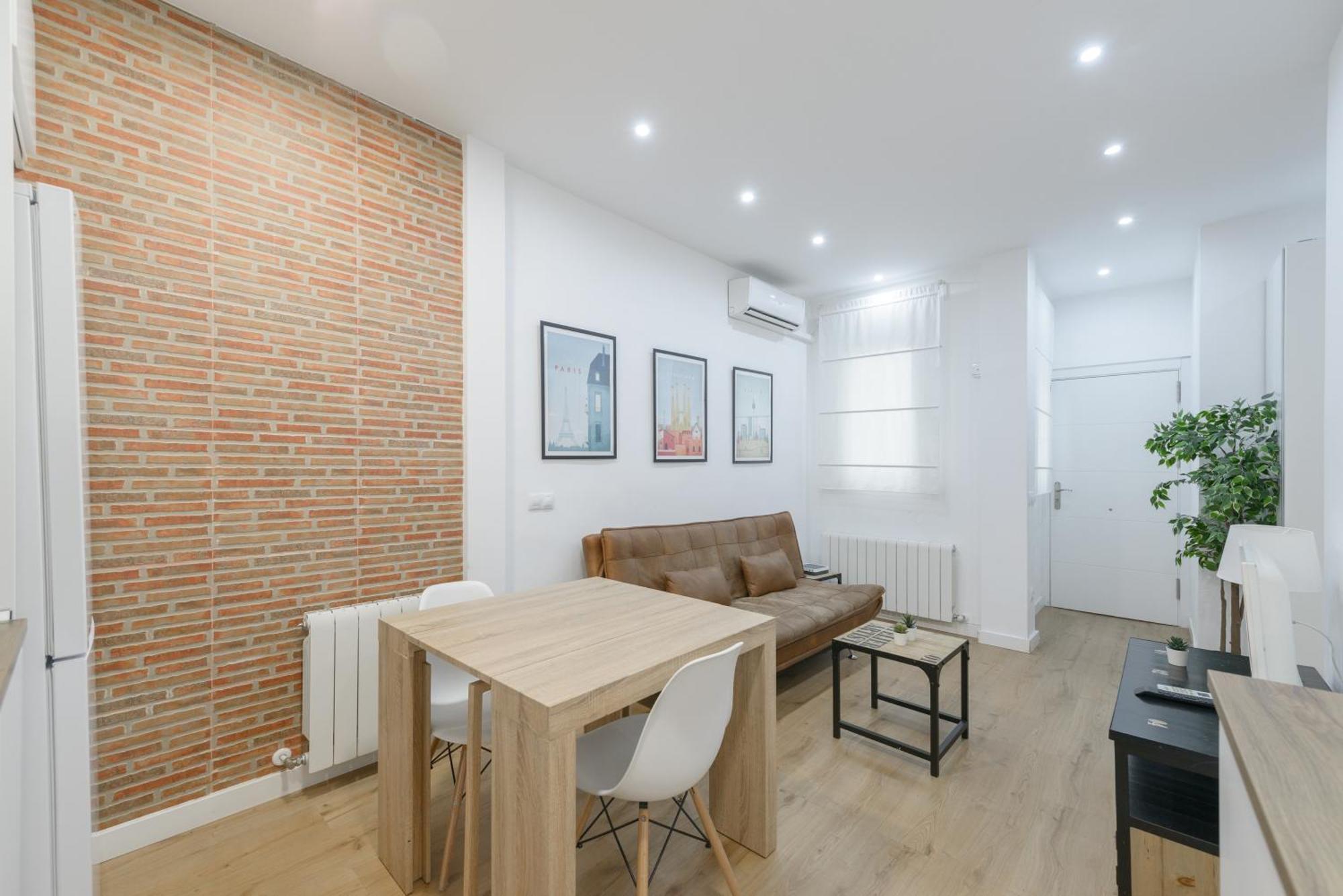 דירות מדריד Avila Calle, Precioso Estudio En Santiago Bernabeu-Estrecho En Segundo Piso Sin Ascensor מראה חיצוני תמונה